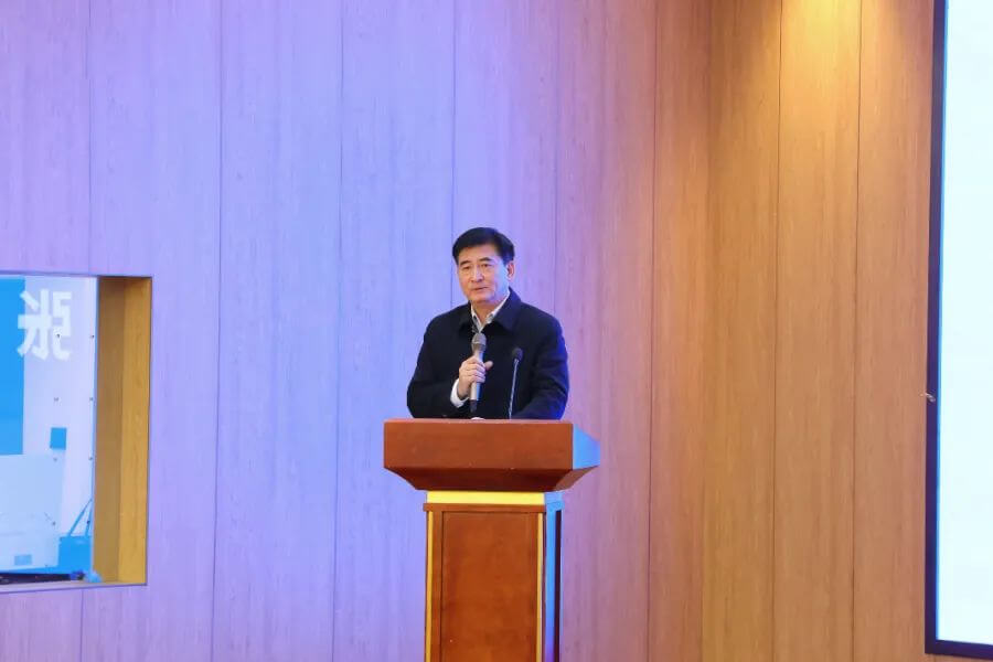 安阳市商务局党组成员、副局长张跃勇发表致辞