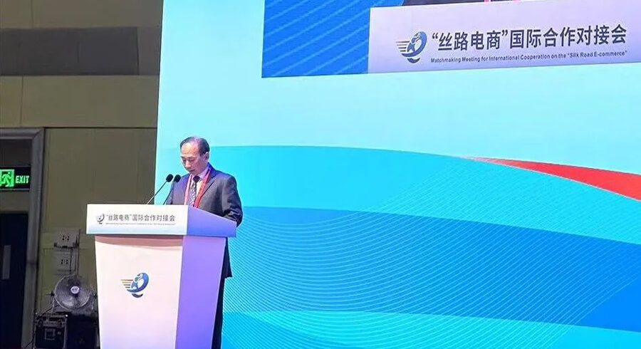 河南省商务厅副厅长宋玉哲发表致辞